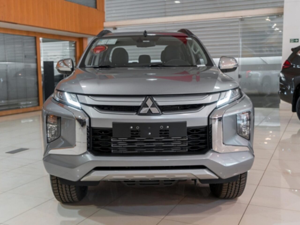 Mitsubishi L Triton Urban Ficha T Cnica Pre O E Itens