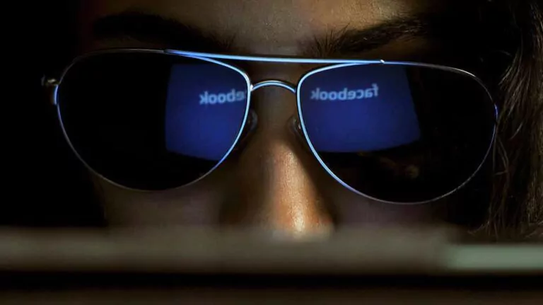Facebook prepara óculos inteligente com a Ray-Ban