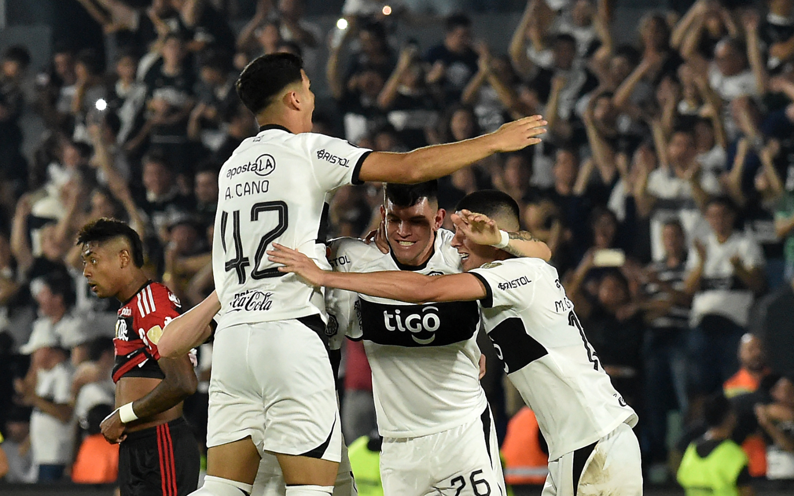 Flamengo dá vexame, perde para o Olimpia e é eliminado da Libertadores