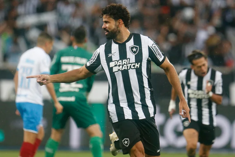 Titular pela primeira vez, Diego Costa marca dois gols em vitória do Botafogo (Foto: Vítor Silva/ BFR)
