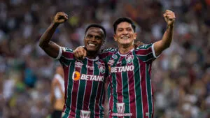 Árias e Cano em jogo pelo Fluminense