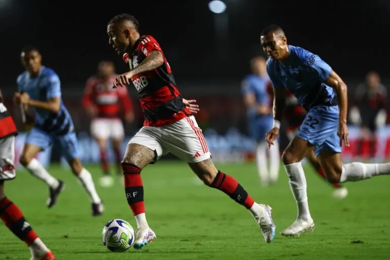 Em prévia da Copa do Brasil, Flamengo é goleado pelo Atlético-PR (Foto: Gilvan de Souza / CRF)