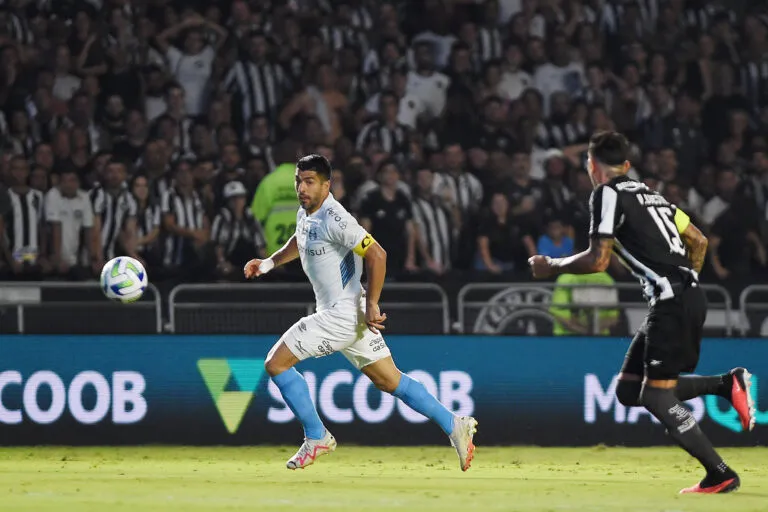 Aconteceu de novo: Diante do Grêmio, o Botafogo sofre nova virada por 4x3 (Fotos: Alexandre Durão / Grêmio FBPA)