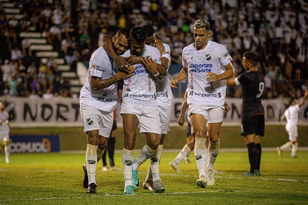 Wallyson marcou seu primeiro gol na temporada, abrindo o placar na vitória de goleada do ABC contra o Força e Luz. (Foto: Rennê Carvalho/ABC F.C.)