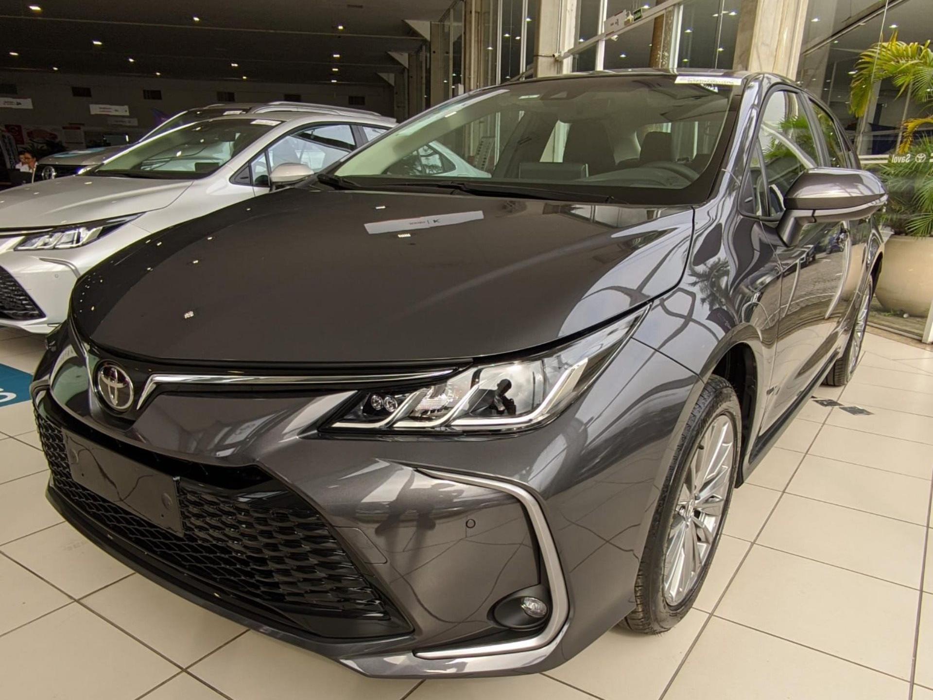 Toyota Corolla Altis Hybrid PcD possui redução de R$ 23.320