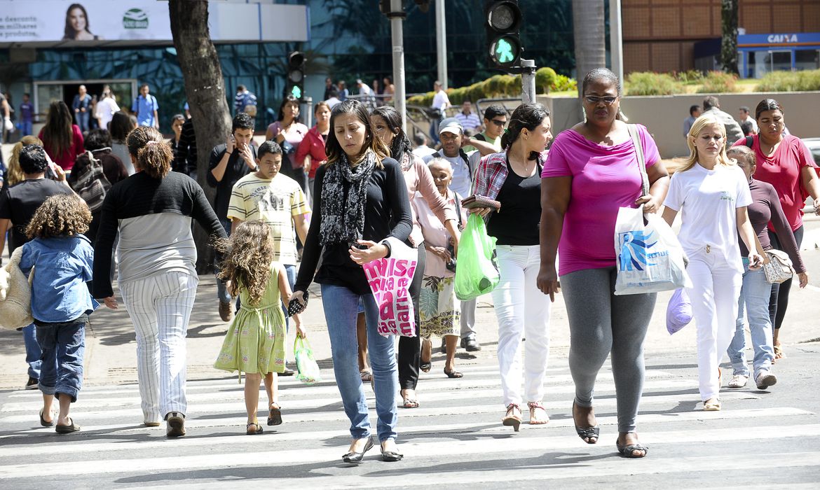 Com mudanças na demografia brasileira, população jovem entra em declínio