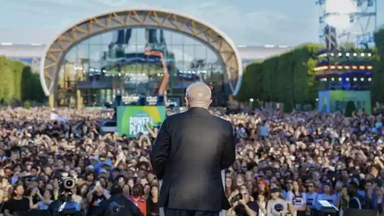 Lula discursando em Paris (foto: Ricardo STUCKERT)