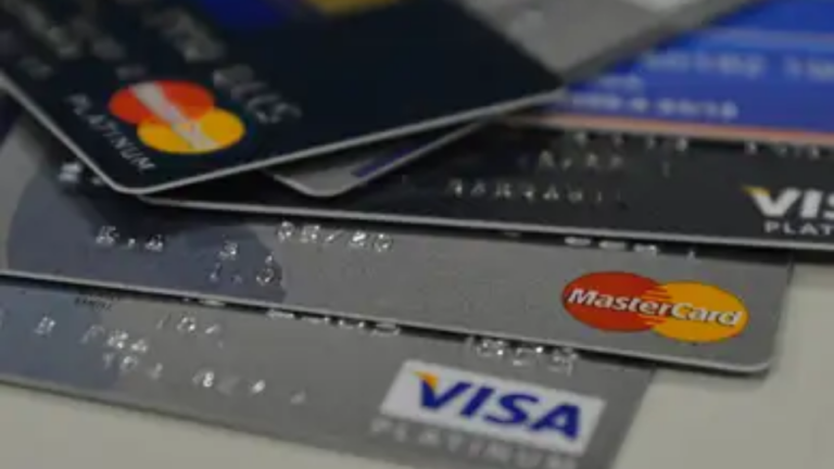 CNDL/SPC Brasil mostra que mais da metade dos consumidores não controlam gastos com cartão de crédito (Créditos: Agência Brasil)