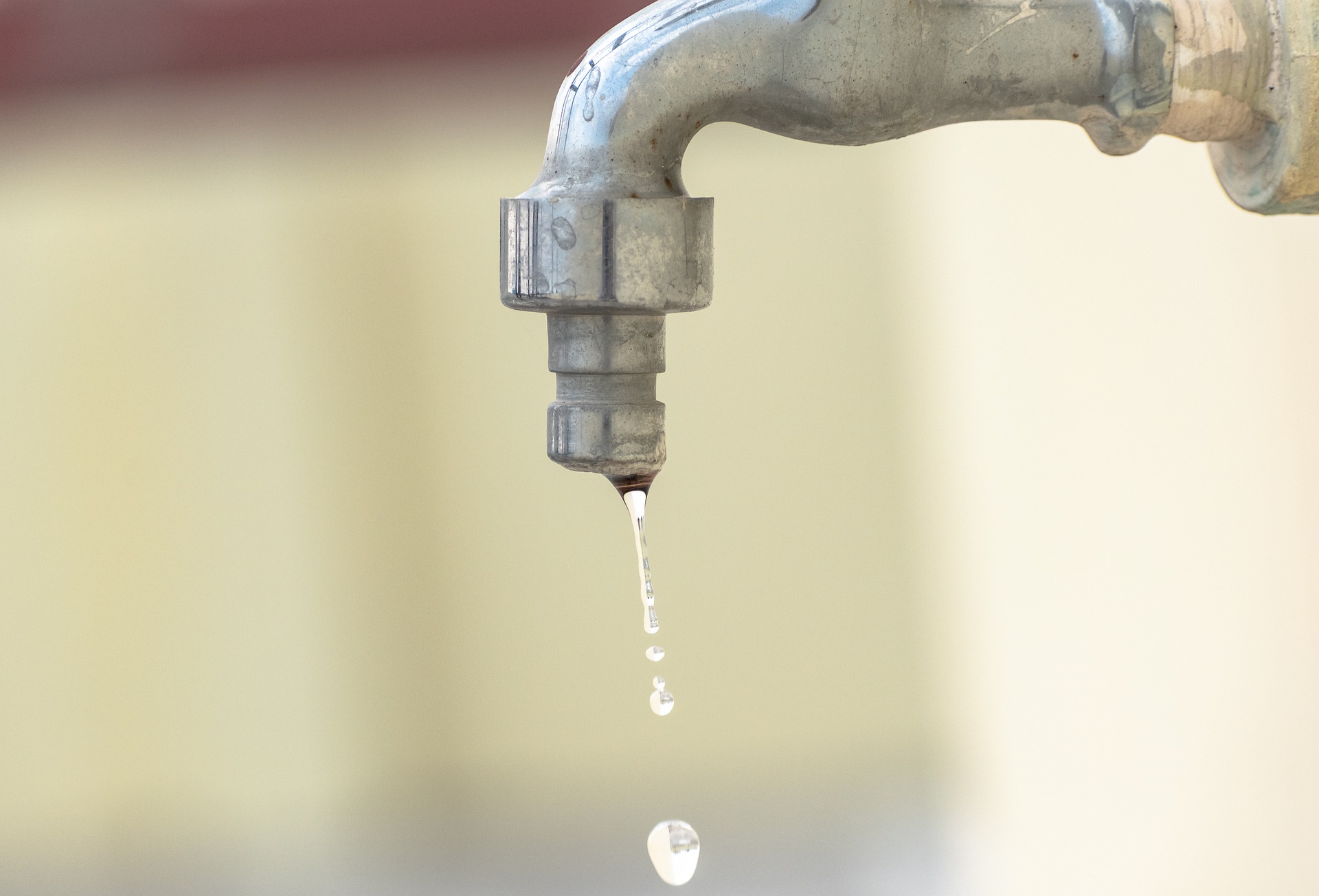 Mais de 20 bairros de Natal com abastecimento de água suspenso neste sábado