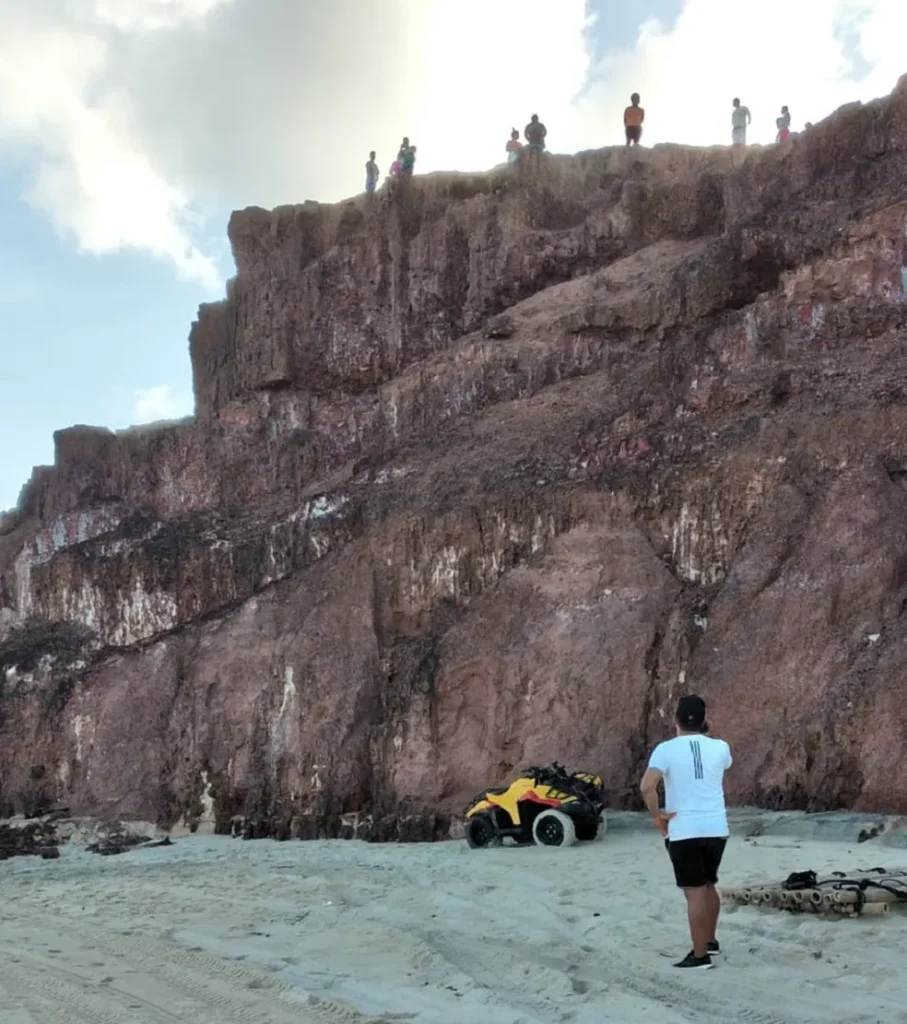 Apesar da gravidade dos ferimentos, a equipe de saúde do município afirmou que o jovem de Fortaleza estava consciente e orientado na hora em que foi socorrido. Após resgate, ele passou por cirurgias — Foto: Cedida