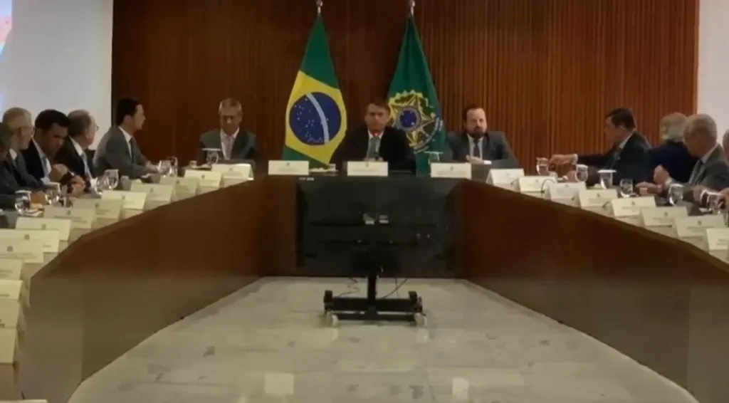 Gravação estava no computador apreendido de Mauro Cid, ex-ajudante de ordens de Bolsonaro, preso em maio de 2023. (Imagem: Reprodução) 