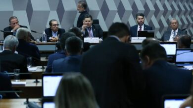 CCJ do Senado aprova PEC que turbina salários de juízes e promotores