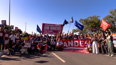 Professores e técnicos-administrativos de federais concluem primeiro mês de greve sem acordo com governo