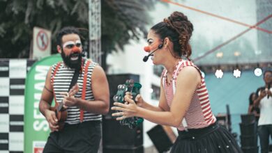 Teatro circense e apresentação musical animam o Parque das Dunas neste domingo 28