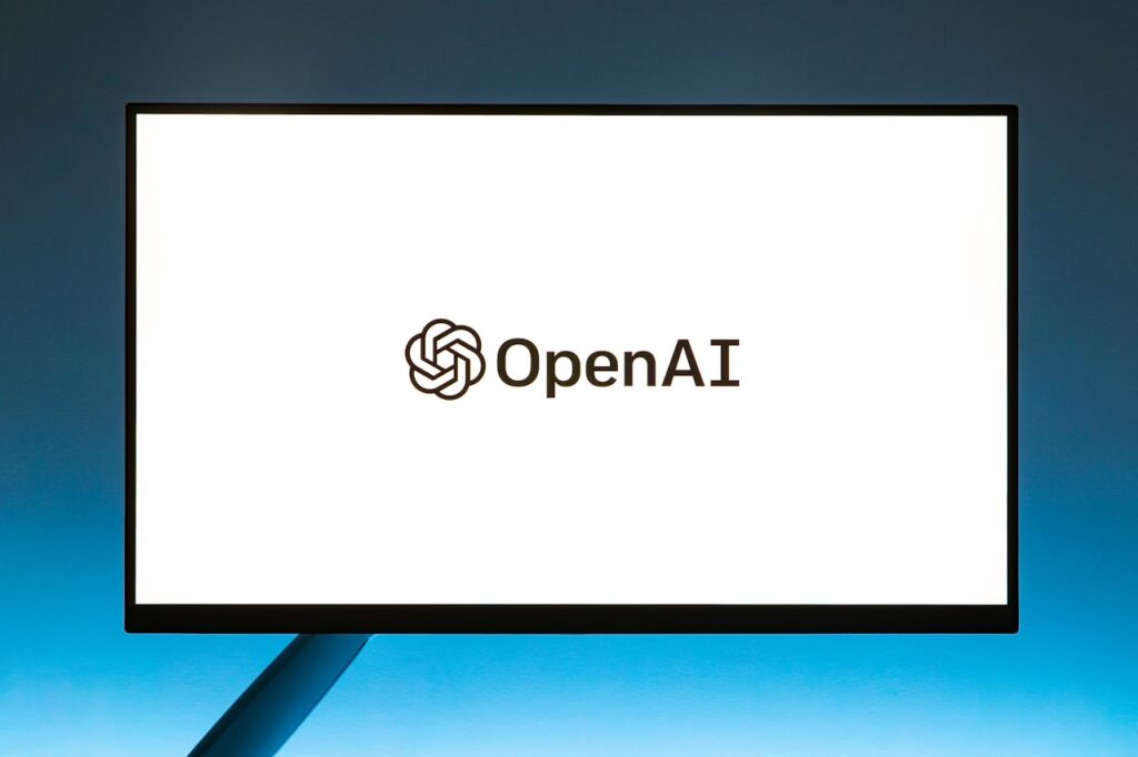 OpenAI trabalha no projeto "Strawberry" para melhorar o raciocínio de IA, com foco em navegação autônoma e pesquisa profunda