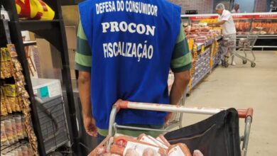 Procon apreende 55 Kg de produtos vencidos em supermercado de Parnamirim