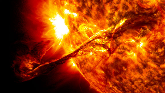 erupcao-solar-labareda-sol