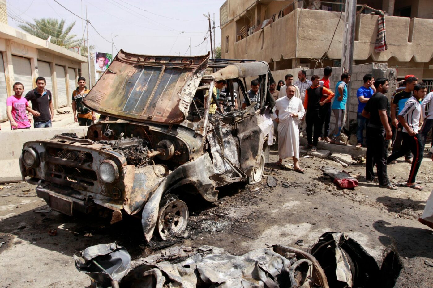 iraque_atentado_destrocos_segunda_carro-bomba0_1