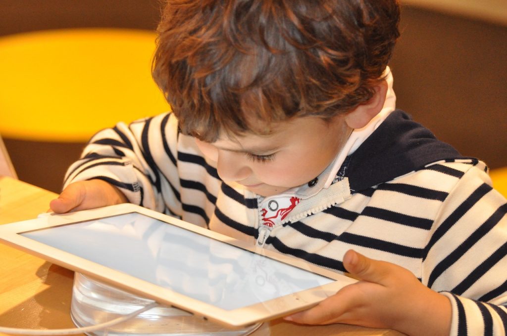 Criança Tablet Tecnologia Computador
