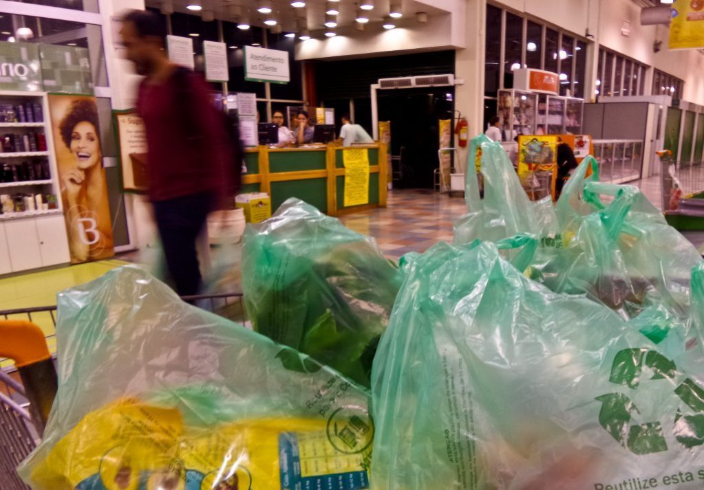 sacola plástica supermercado