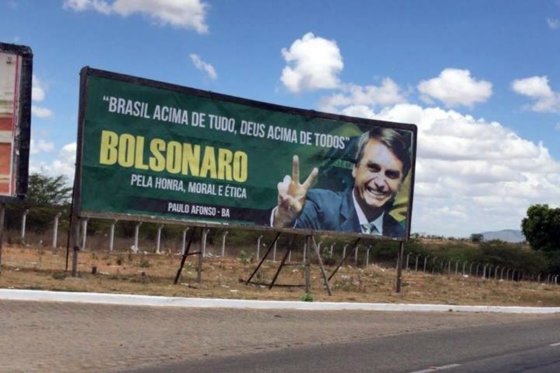 MP Eleitoral pede retirada de outdoors de apoio a Bolsonaro na Bahia