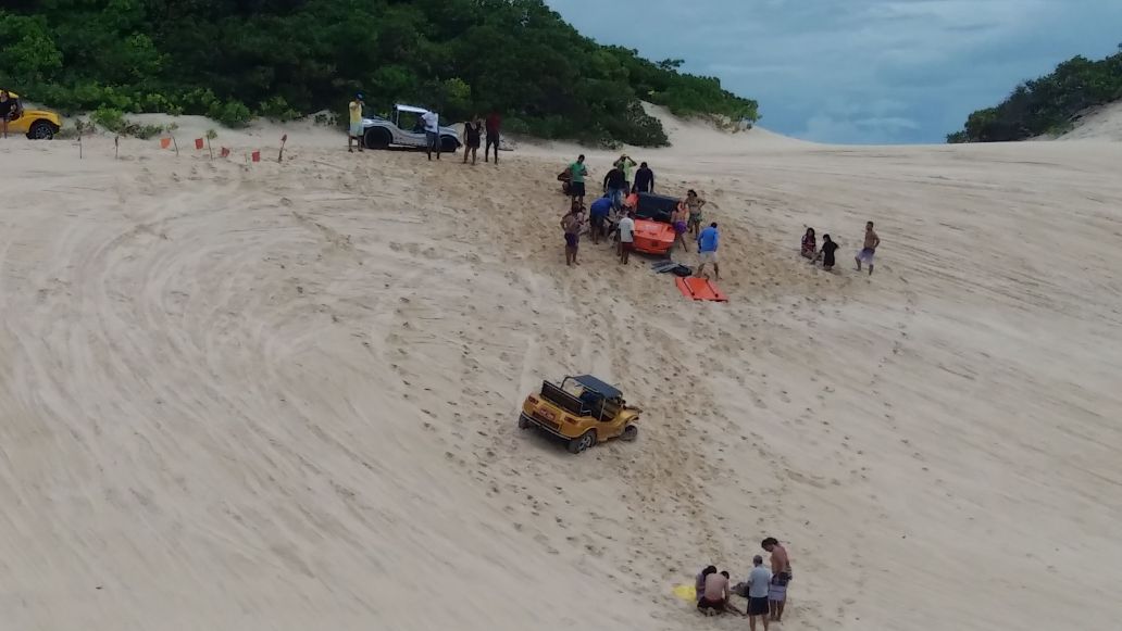 Colisão entre buggys deixa feridos em dunas da Praia de Jacumã