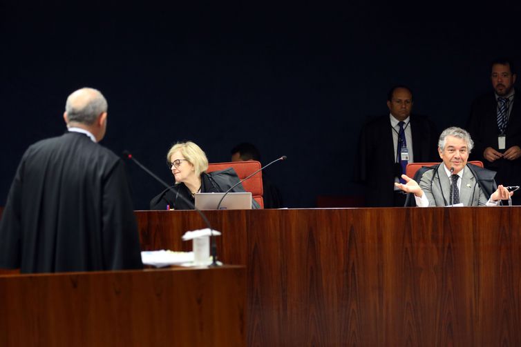Os ministro do STF Rosa Weber e Marco Aurélio Mello durante julgamento do inquérito