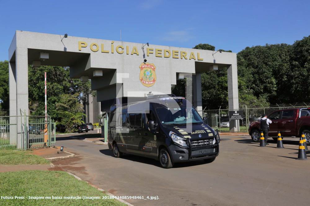 Polícia Federal faz buscas na casa e no gabinete do deputado Eduardo da Fonte em Brasília.