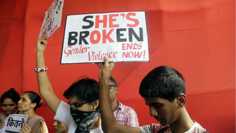 Índia aprova pena de morte para quem estuprar menores de 12 anos