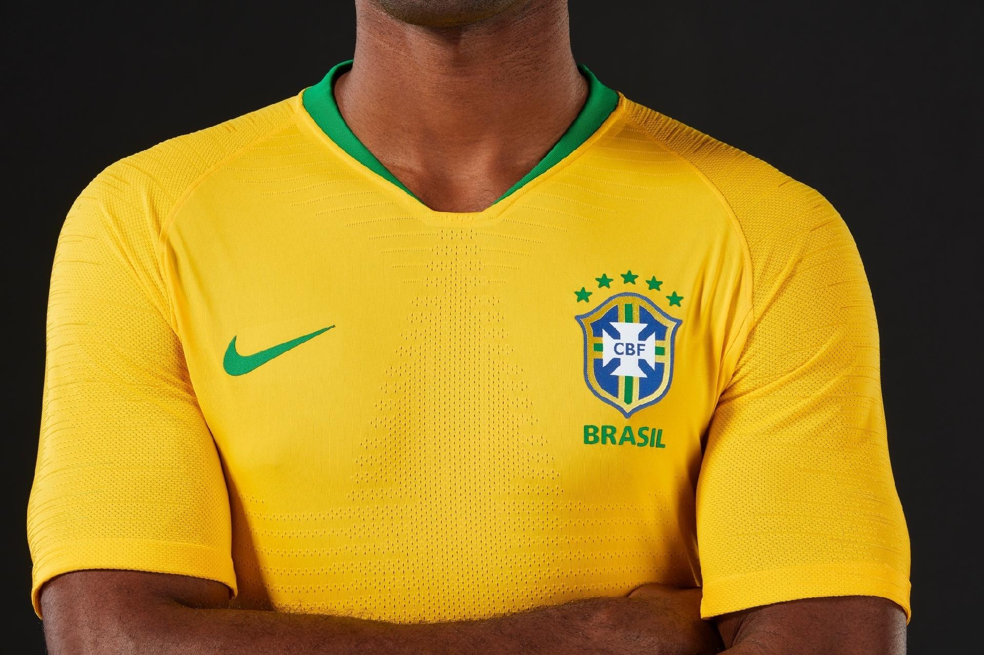 Camisa da seleção brasileira é utilizada em novo golpe do WhatsApp
