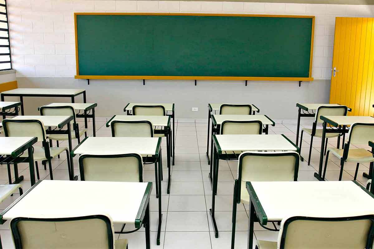 sala de aula Projeto de Lei proíbe escolas de cobrar matrícula antecipada para garantir vaga