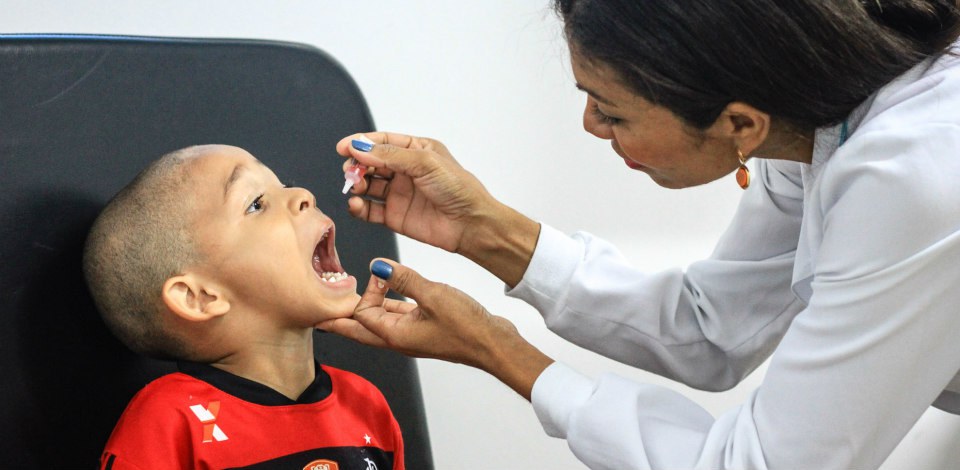 Postos de saúde abrem para o Dia D contra o sarampo e a poliomielite