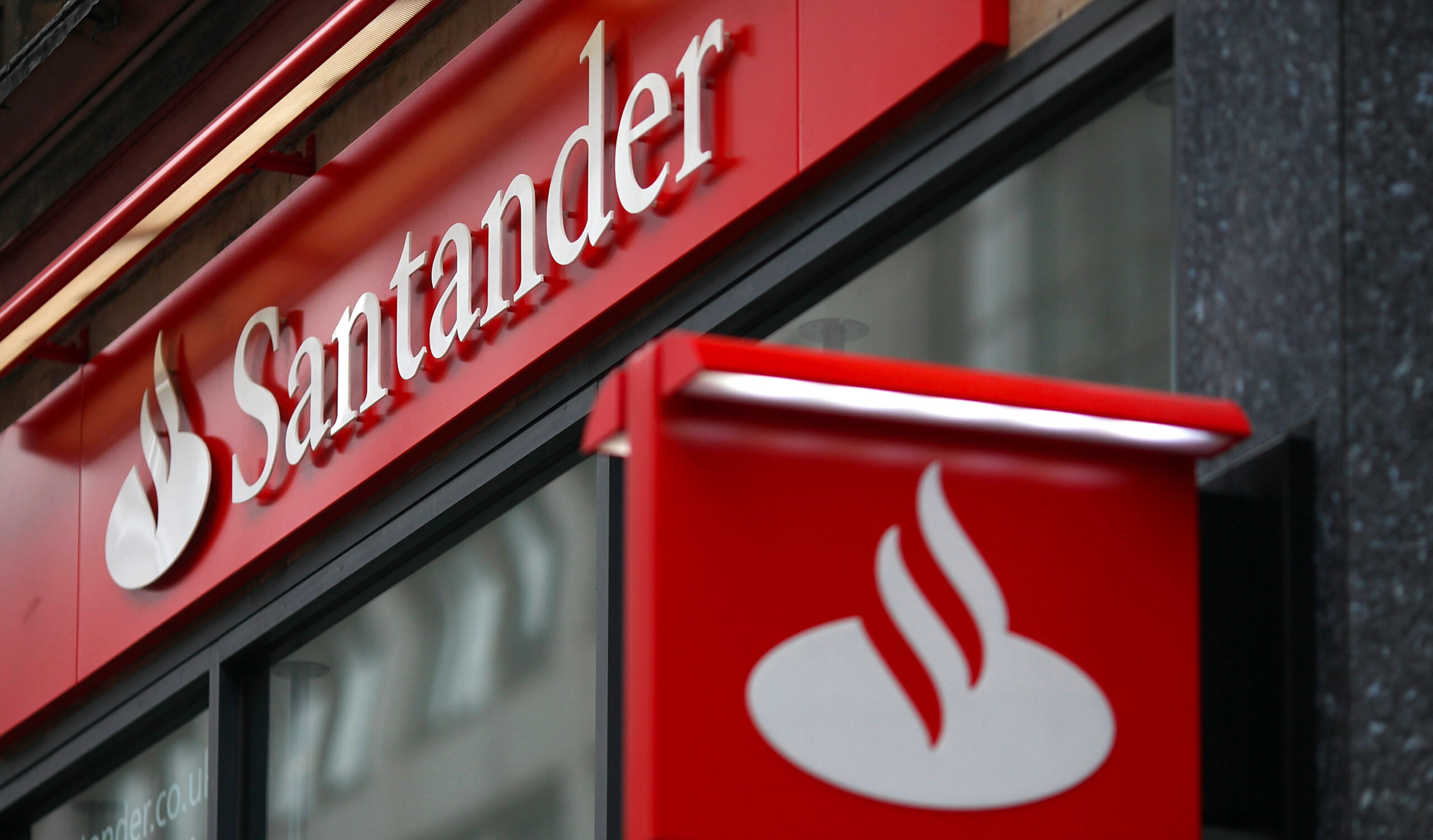 Santander zera taxa de carregamento de produtos de previdência para todos os clientes