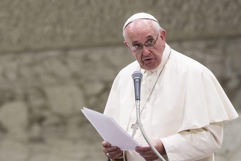 Aborto é como contratar 'matador de aluguel' diz Papa Francisco