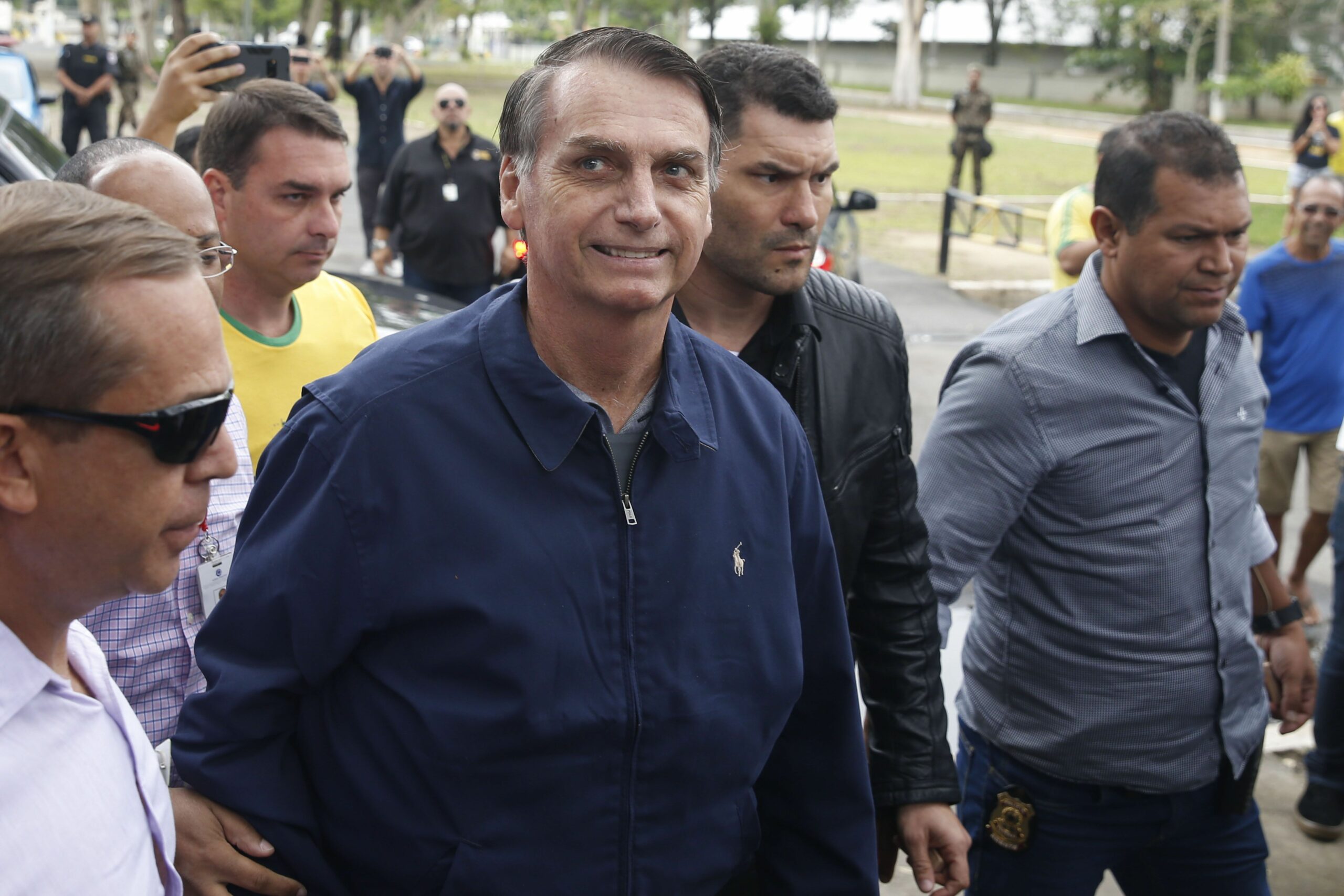 Bolsonaro questiona votação e promete ir ao TSE