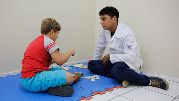 Atendimento infantil na clinica escola de Fonoaudiologia.