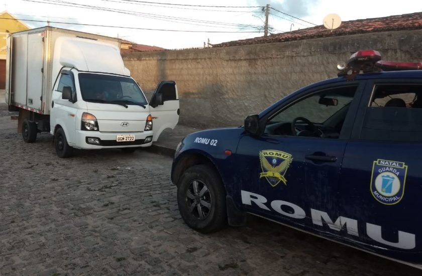 Guarda Municipal recupera caminhão de mercadoria minutos após ser roubado