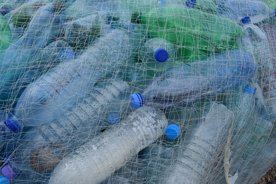 Lixo jogado nas praias do RN gera impactos ambientais e econômicos