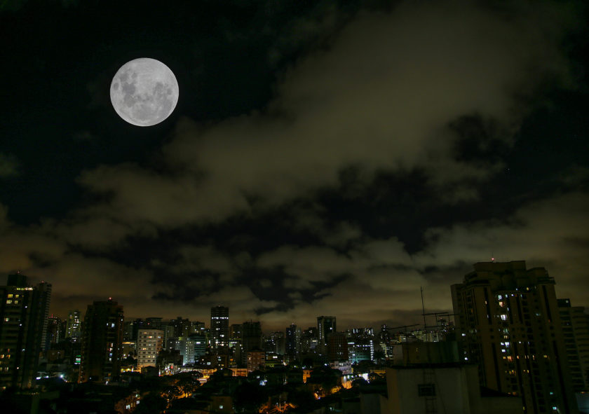 Maior Superlua de 2019 iluminará o céu neste mês