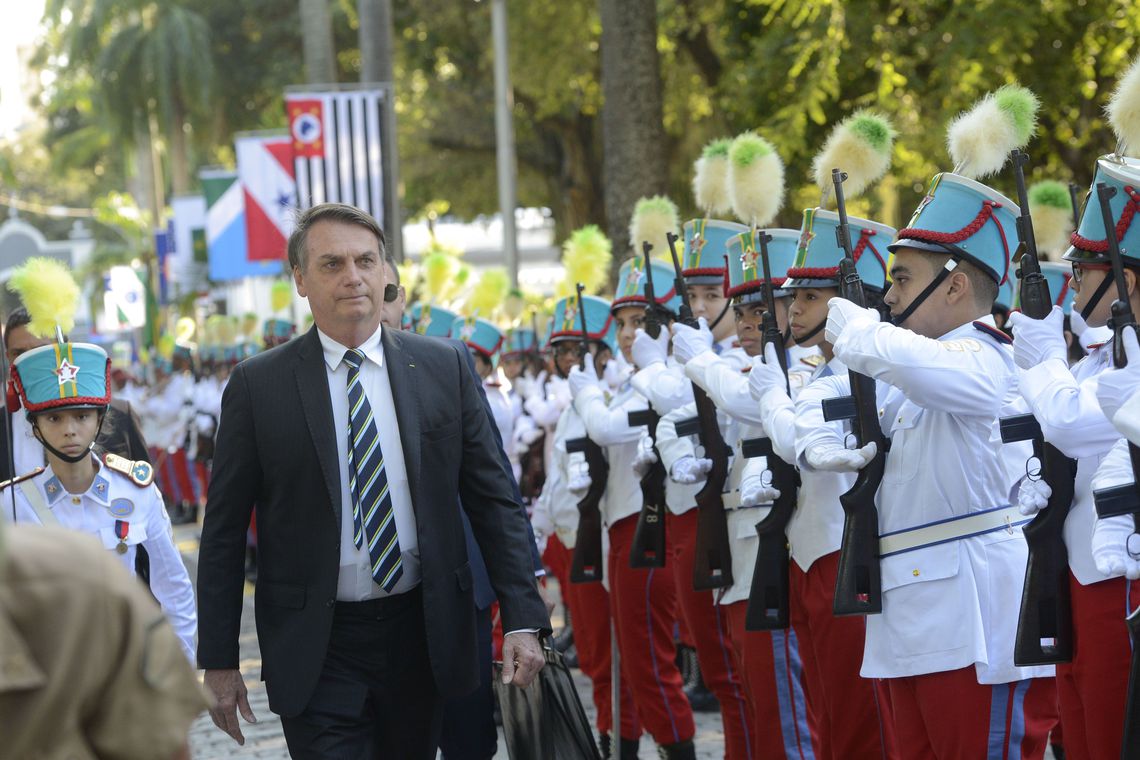 Meta é implantar um colégio militar em cada capital diz Bolsonaro