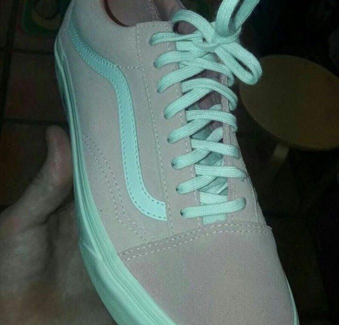 estes tênis são cinza e verde ou rosa e branco
