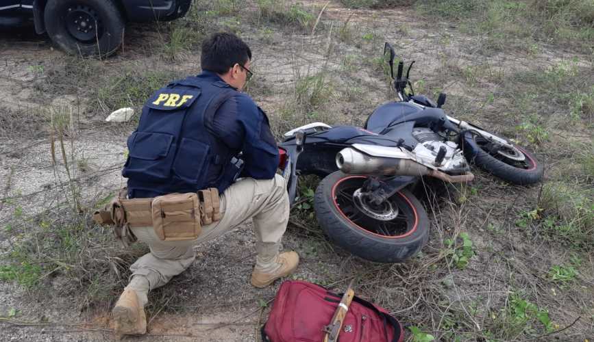 Dupla é presa na BR 304 em Macaíba logo após roubar motocicleta em Parnamirim