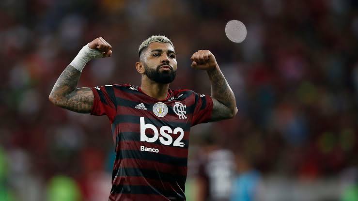 Gabigol anuncia permanência no Flamengo