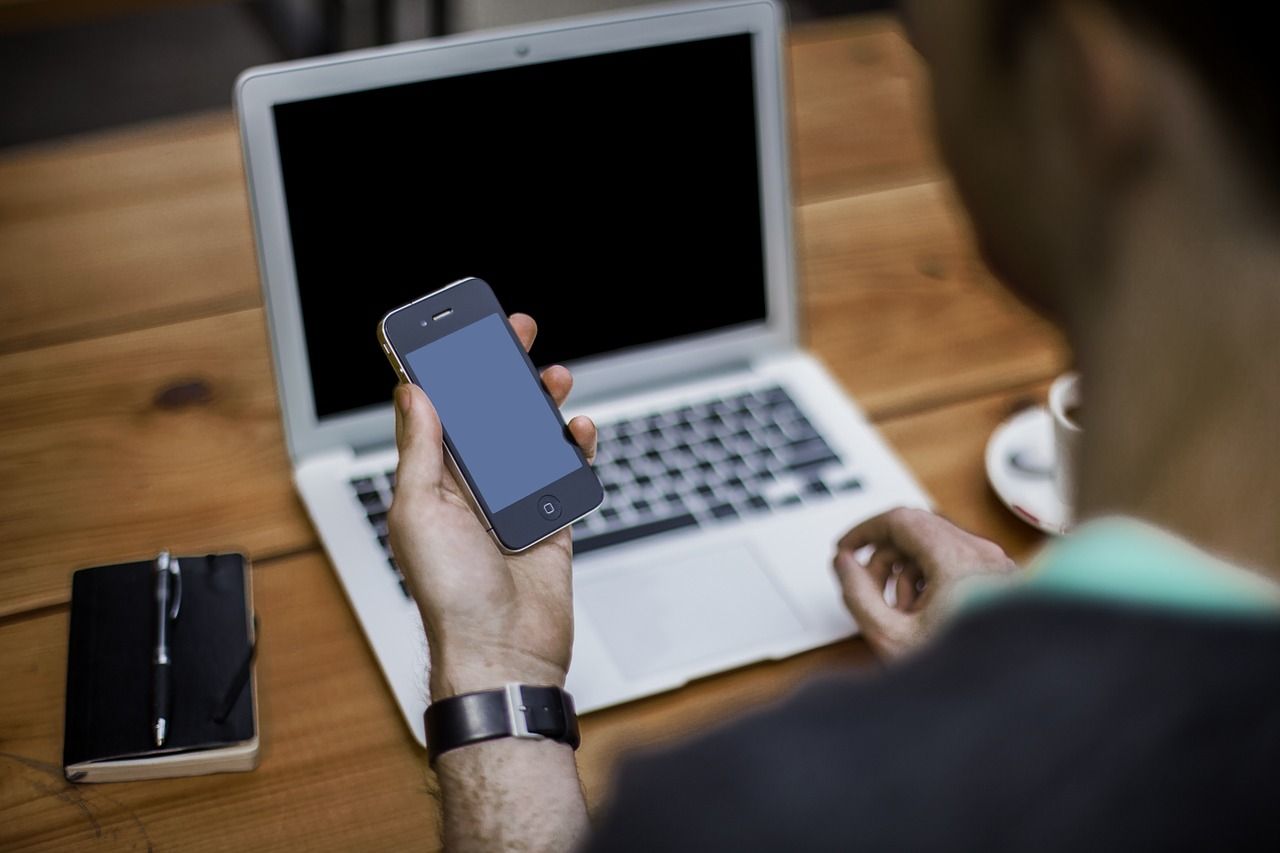 A empresa pode proibir o uso do celular no ambiente de trabalho