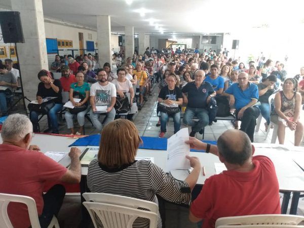 Professores do RN rejeitam proposta do governo e cogitam greve