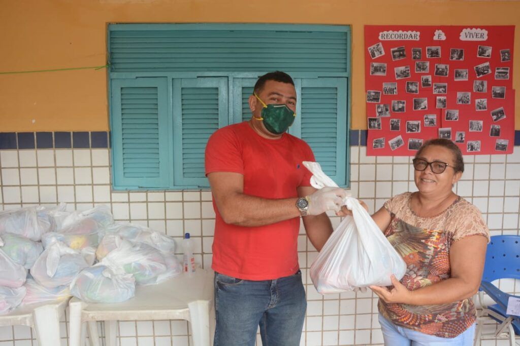 Prefeitura distribui kit alimentação para alunos de São Gonçalo do Amarante