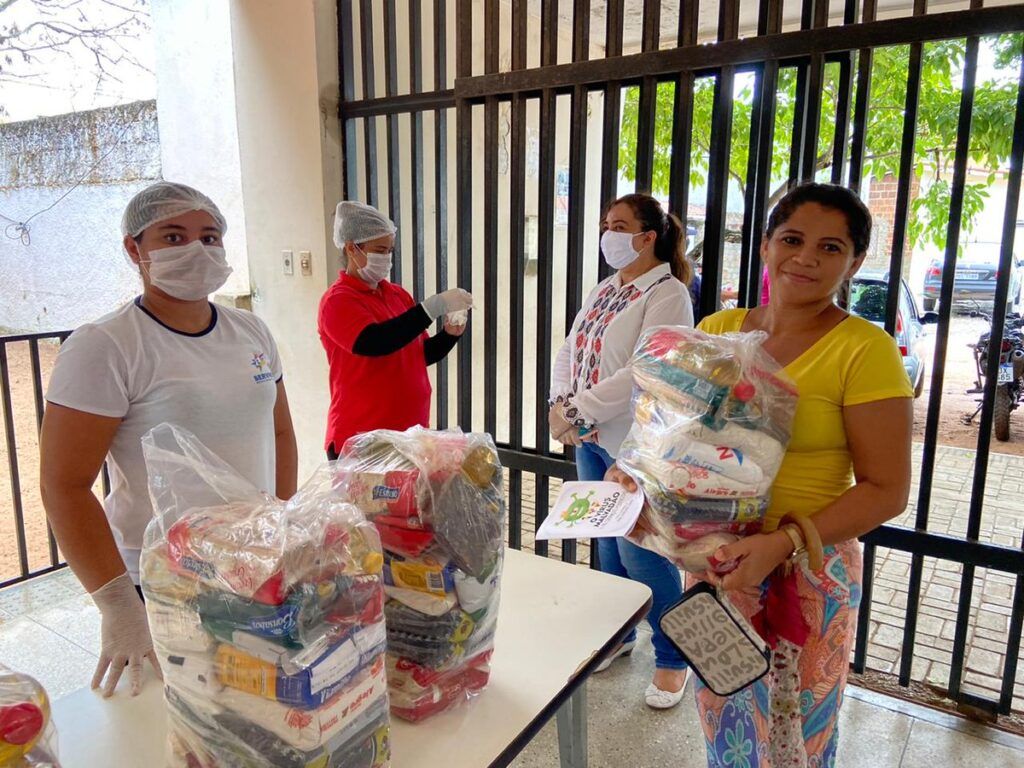Prefeitura já distribuiu mais de 7 mil cestas básicas aos alunos de Natal