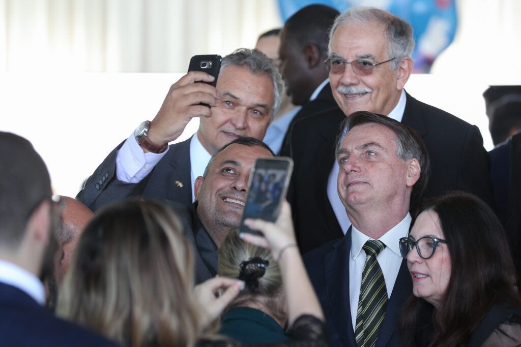 Bolsonaro defende o fim da quarentena Quem não quiser trabalhar que fique em casa