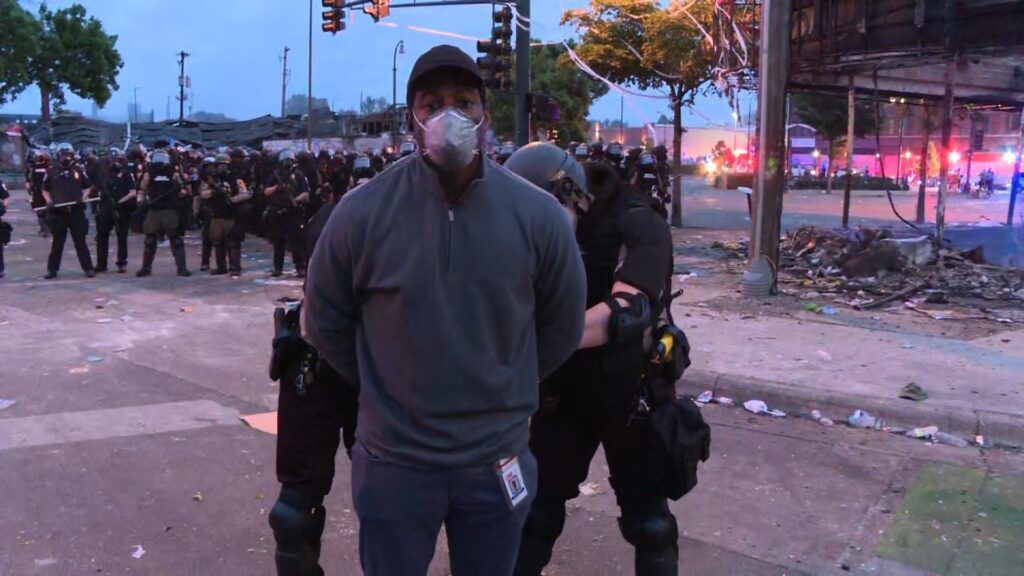 Omar Jimenez Repórter da CNN é preso durante cobertura ao vivo de protesto George Floyd em Minneapolis