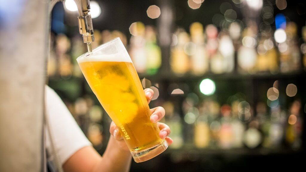 Governo do RN libera venda de bebida alcoólica em bares e restaurantes